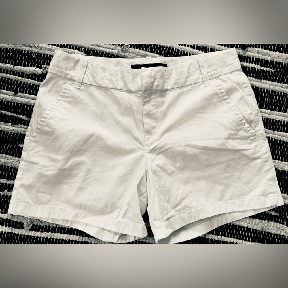 Calvin Klein, size 6
Women's White Shorts